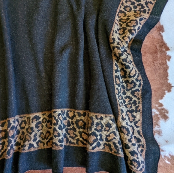 Envision Studio Black W Leopard Print Cardigan Shawl - Picture 13 of 15
